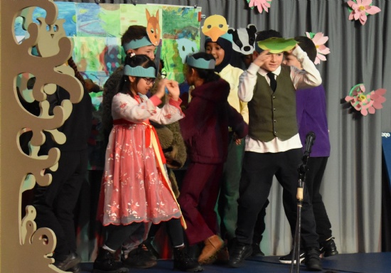 A Splendid Time on the Riverbank!